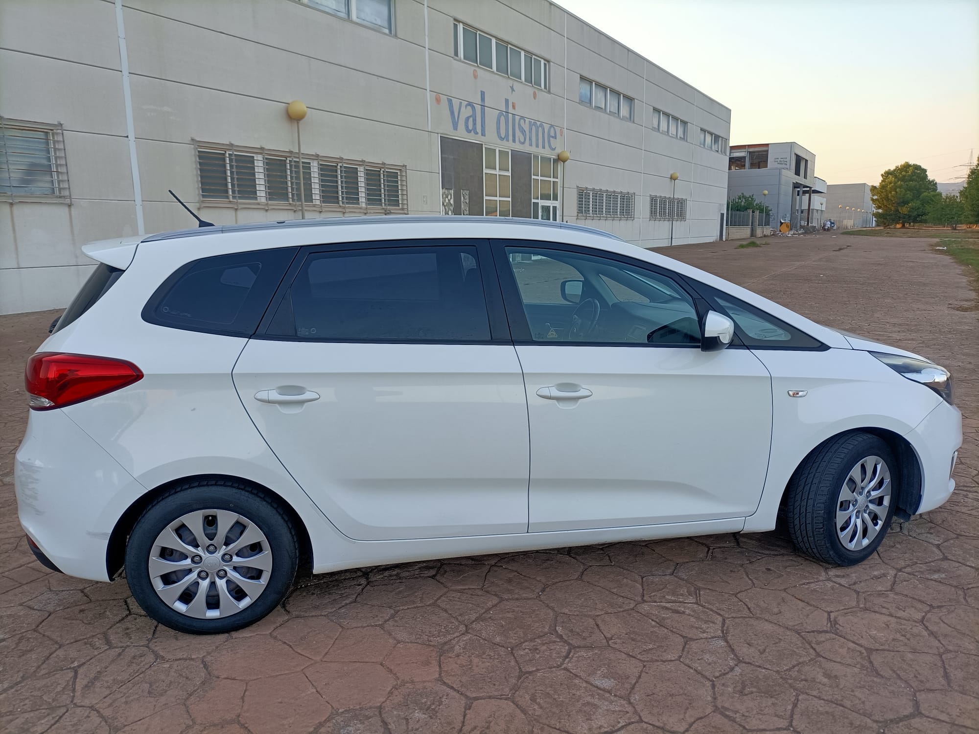 Kia  Carens KIA CARENS. 1.6 GDI 135CV - imagen 5