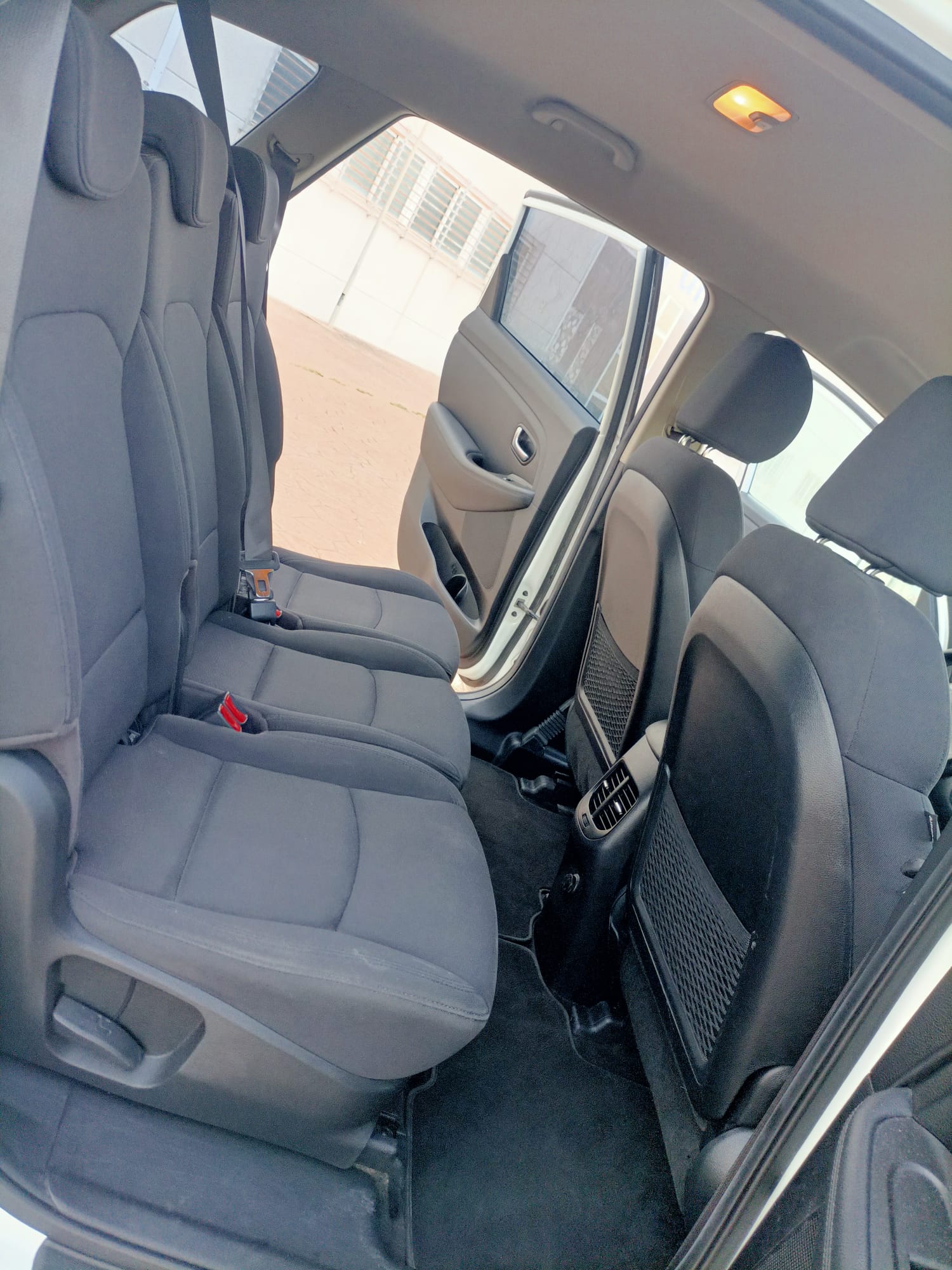 Kia  Carens KIA CARENS. 1.6 GDI 135CV - imagen 9
