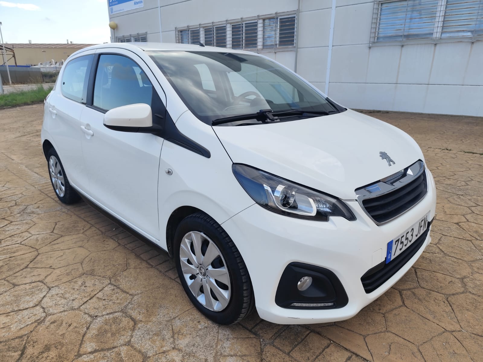 PEUGEOT 108 1.2 80CV - imagen 2